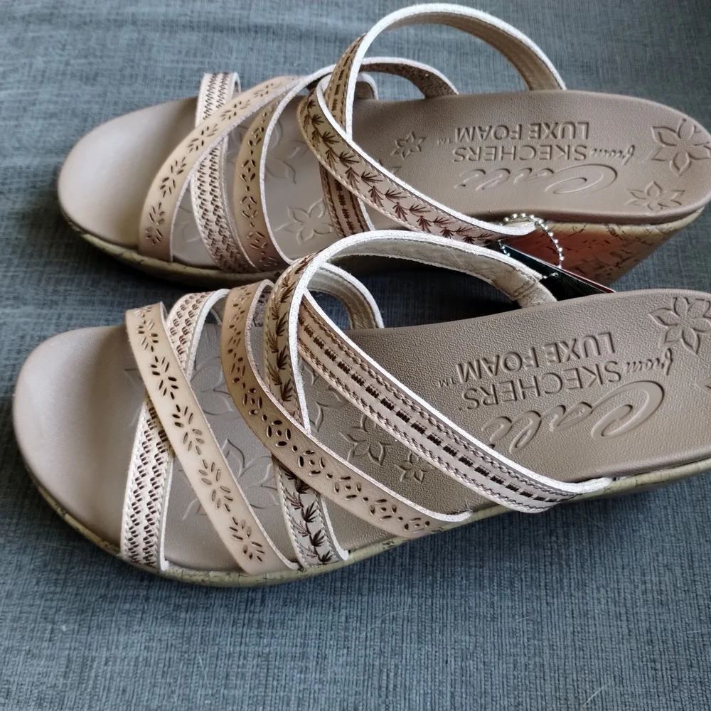 Skechers Cali Women's Tan Sandals - Picture 1 of 6